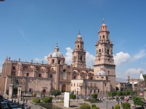 Catedral de Morelia y plaza Melchor Ocampo en 2003