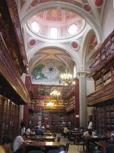 Interior de la Biblioteca Pública Universitaria, antes Templo de la Compañía de Jesús