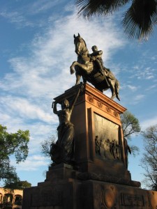 Monumento a José María Teclo Morelos Pavón, héroe de la insurgencia.