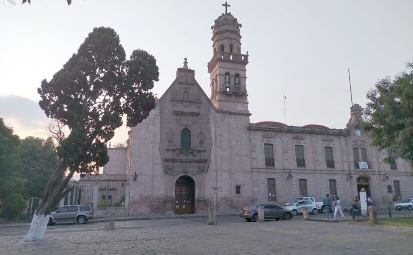 Los secretos de los murales de Pedro Cruz Castillo en San Diego, parte III: el penacho de Moctezuma